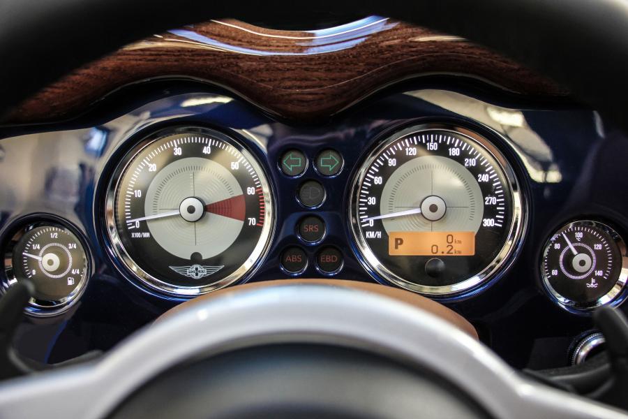 Панель приборов Morgan Aero 8 2015 года  (фото 14 из 22)